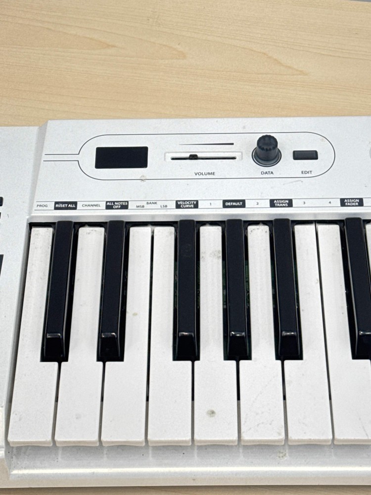Samson Carbon 49 USB White MIDI Keyboard Software Controller