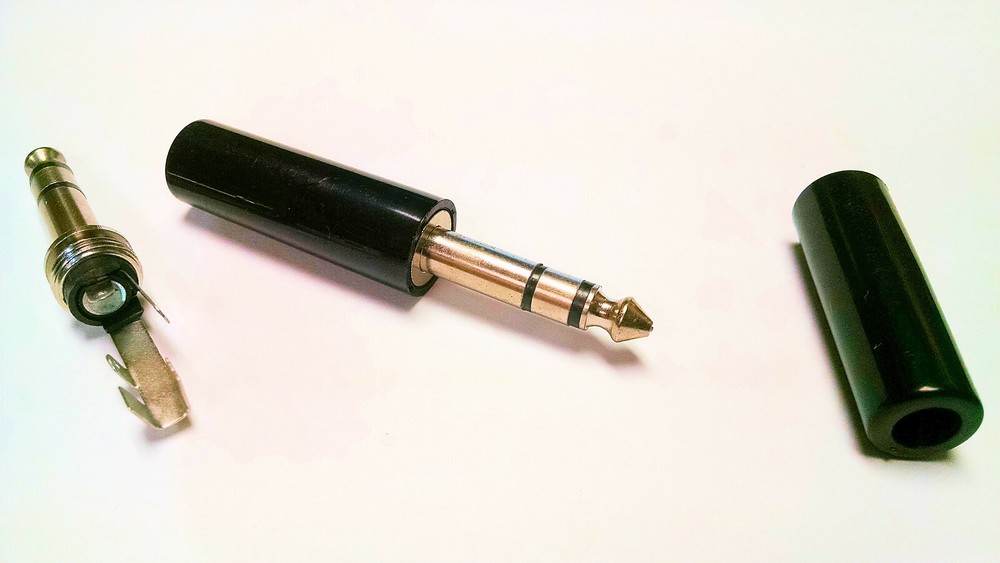 1/4"  Stereo Plug Plastic  4P2-100  2 pcs