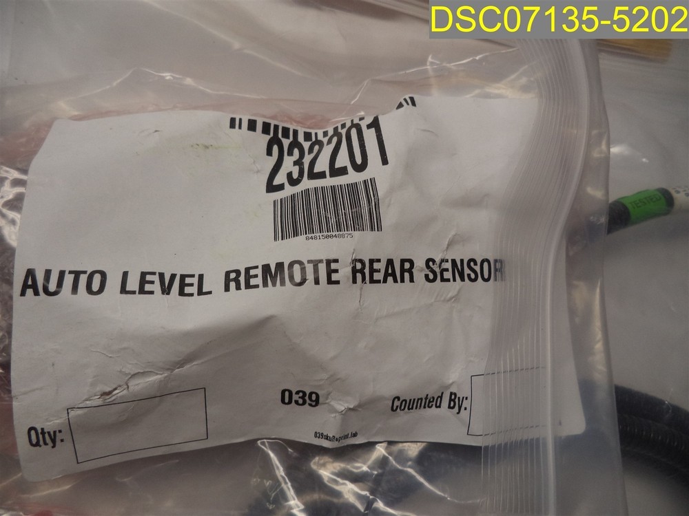 NO JACKS: Includes Wire Harnesses/Hardware Lippert Ground Control 3.0 2021106810