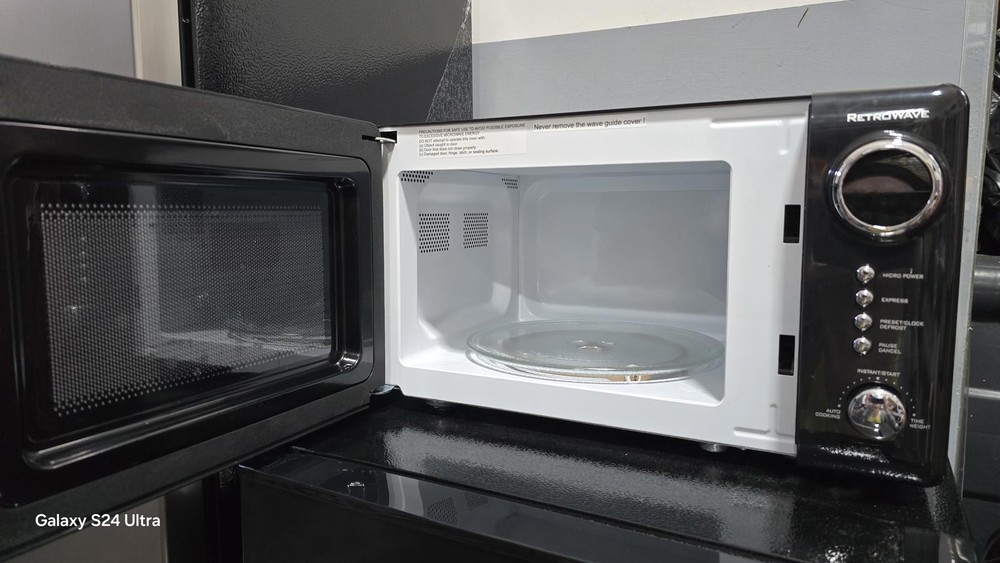 RetroWave Nostalgic Microwave Oven - Black