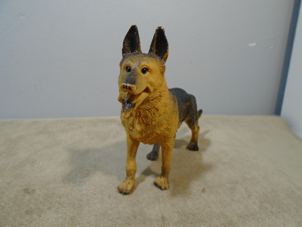 GERMAN SHEPARD 3” FIGURE UNBRANDED (MA593)