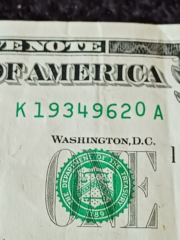 $1 DOLLAR BILL SERIES 2017A ~ 'FLOATING DIGIT' ERROR