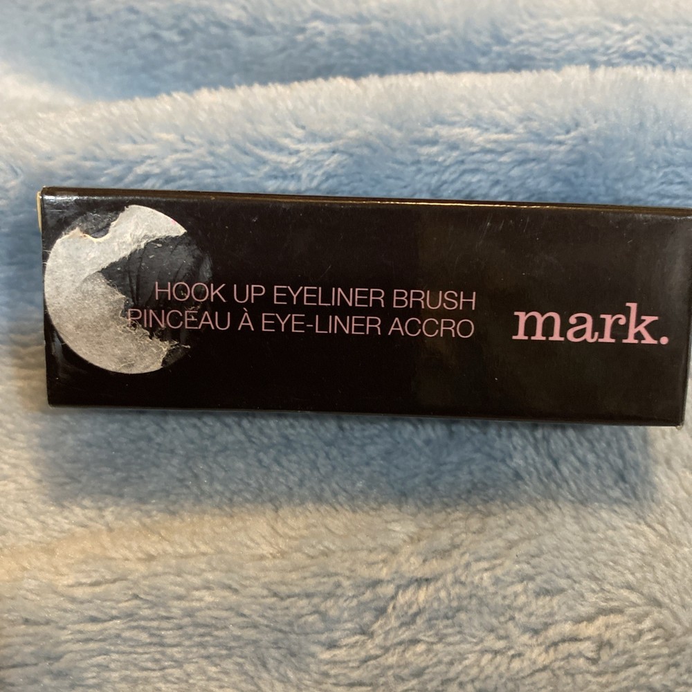 Avon mark Hook Up Eyeliner Brush