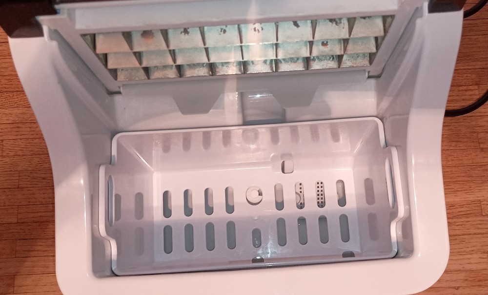 Euhomy Counter Top Ice Maker Model IM-FP