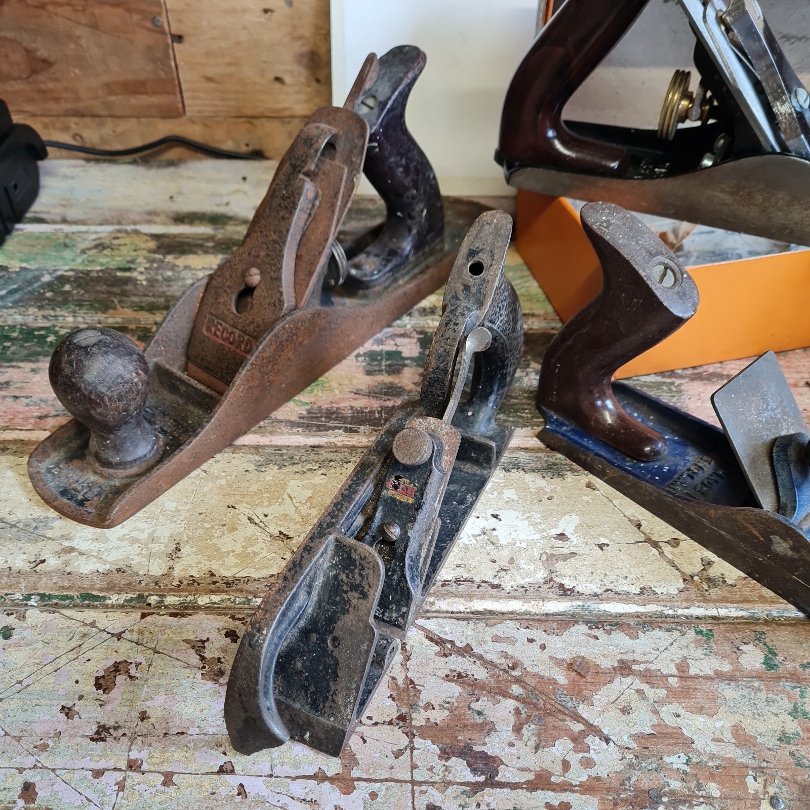 Job Lot 2 (x6 ) of woodworking Carpentry Planes stanley & record workshop