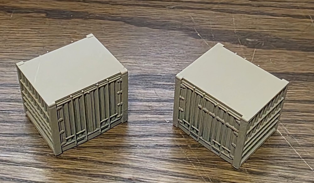 One 1/87 HO scale 10' cargo container, desert tan