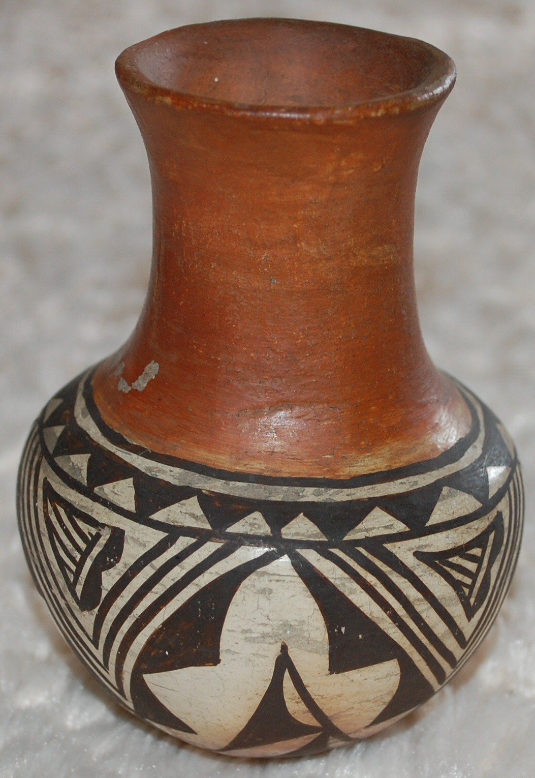 Acoma Clay Pottery Vase 1940, 4.25" tall-3.0" diameter-signed on bottom Acoma NM
