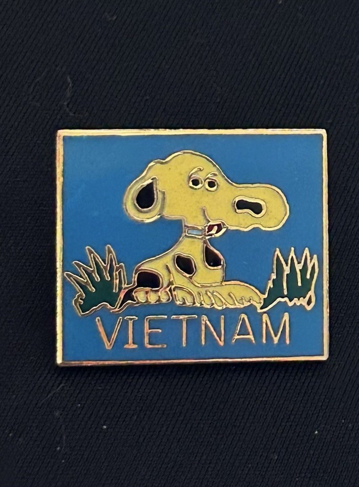 VIETNAM Snoopy Pin