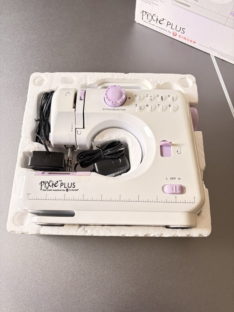 Singer Pixie Plus Electronic Sewing Machine -For Parts or Repair