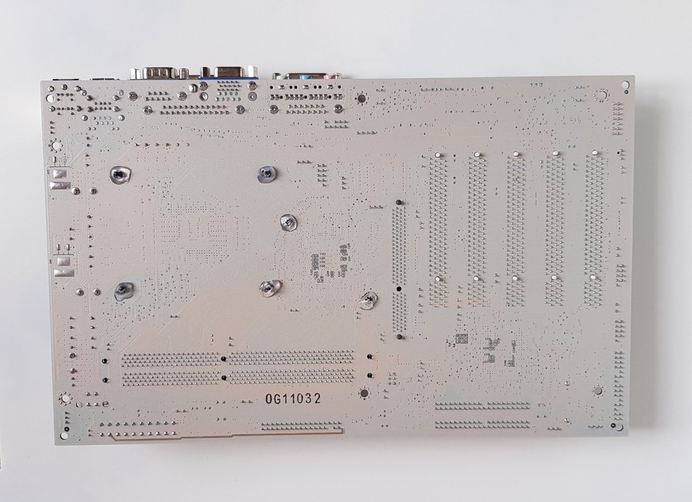 SOLTEK SL-85MR3-C Socket 478 + CPU + RAM + Geforce Retrogaming collectible set