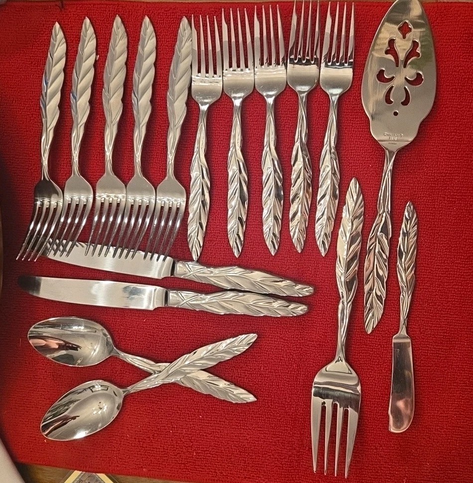 🍴Very Rare Wallace Stainless Flatware Silverware Leaf / Feather Pattern 17pc 👀