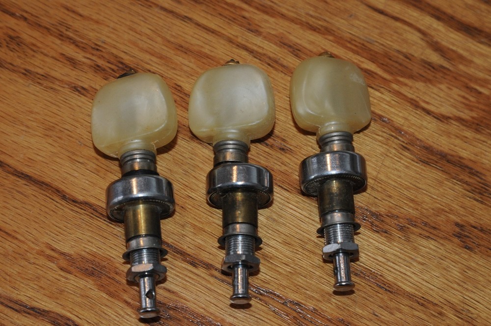 3 Three Geared Peg Tuning Knobs off Gibson Banjo Vintage Musical Instrument Part