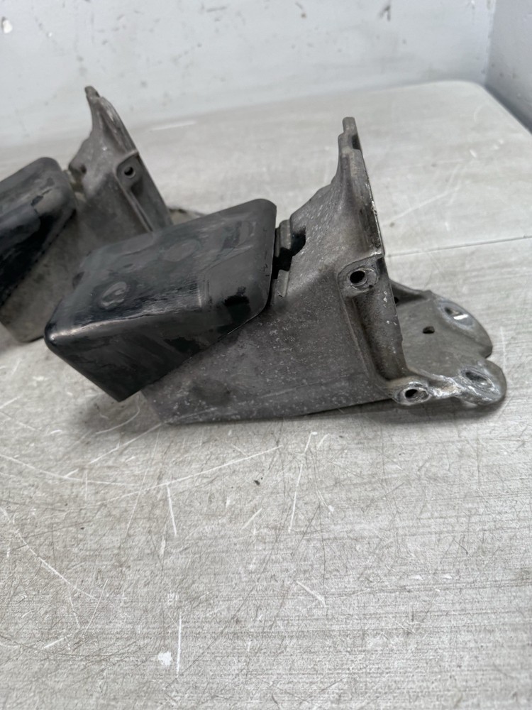 2020 Peterbilt 579 Hood Support L85-6092 *2313*