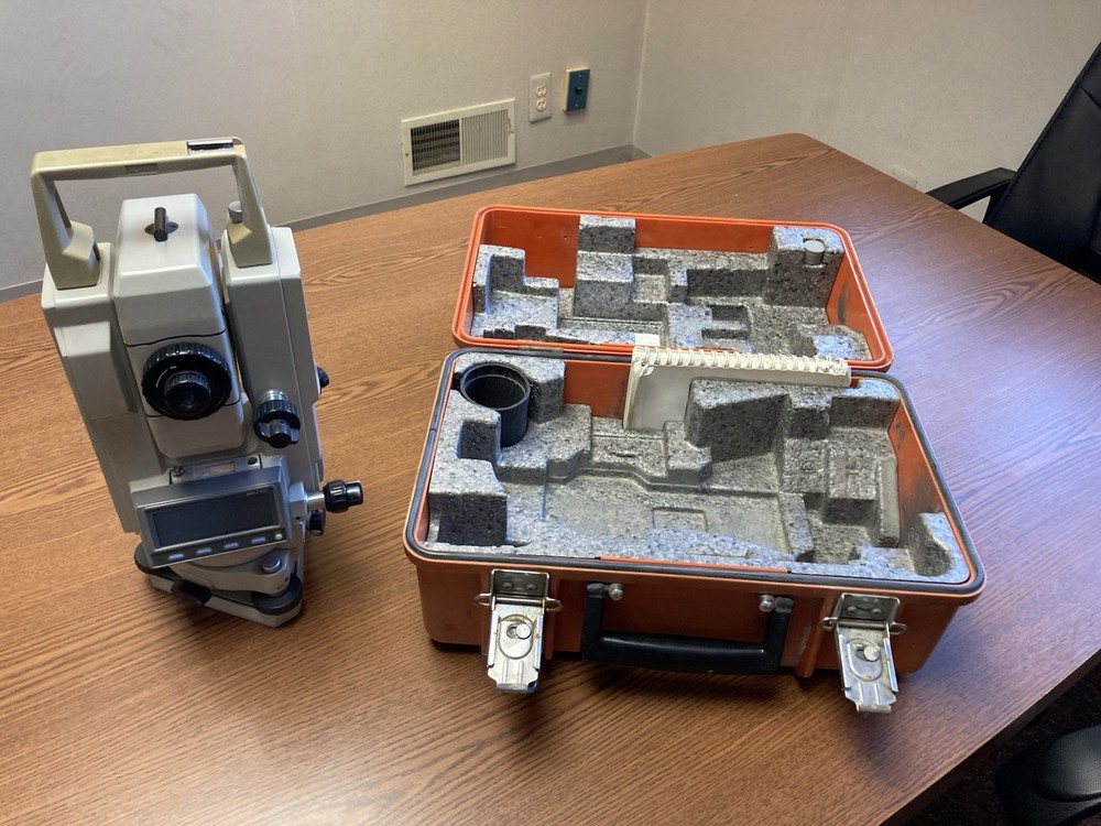 Sokkia SET4E-SET4E D20085 Digital Theodolite with Carrying Case