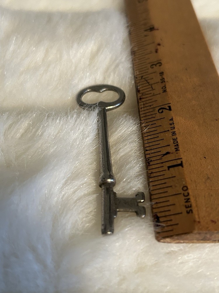 VINTAGE Solid BARREL STEEL SKELETON KEY Approx 3” Long