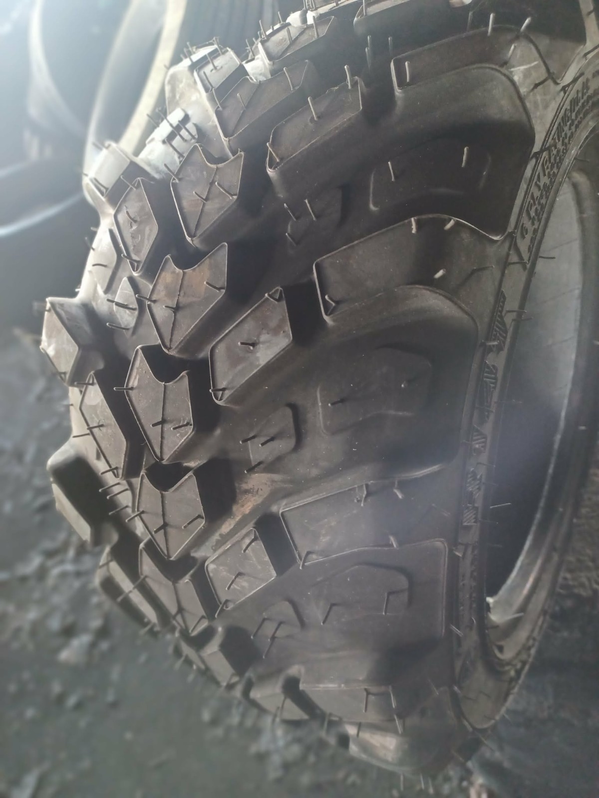 18x8.50-10 TIRE R14T NEW COSMETIC BLEM 6PLY 1885010 18 8.50 10