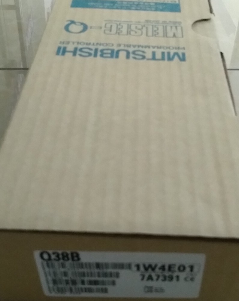 NEW Mitsubishi Q38B Programmable Logic Controller 8 I/O Slots CPU Base
