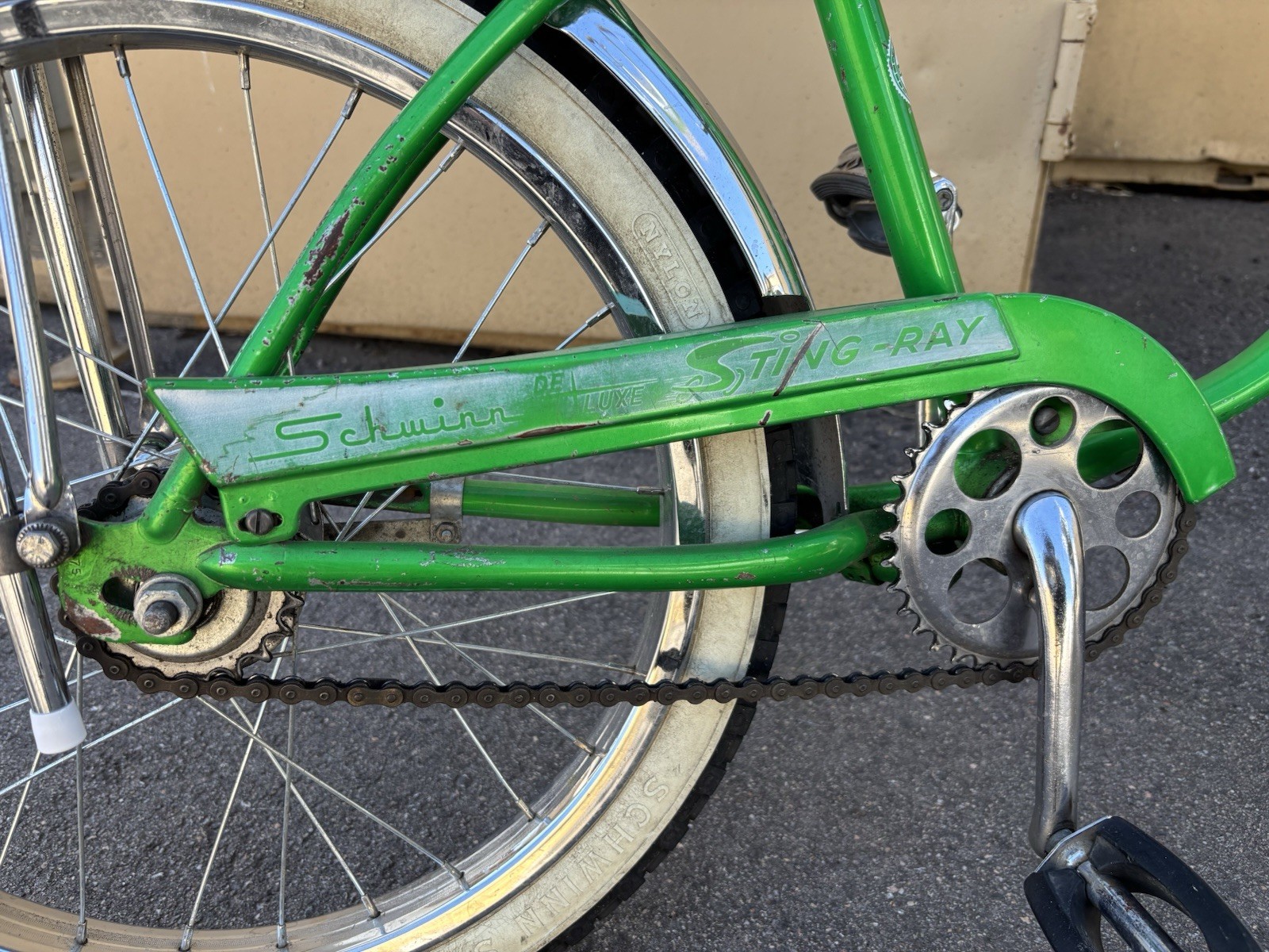 Vintage Schwinn Deluxe Flamboyant Lime Green Stingray 1965 Bicycle