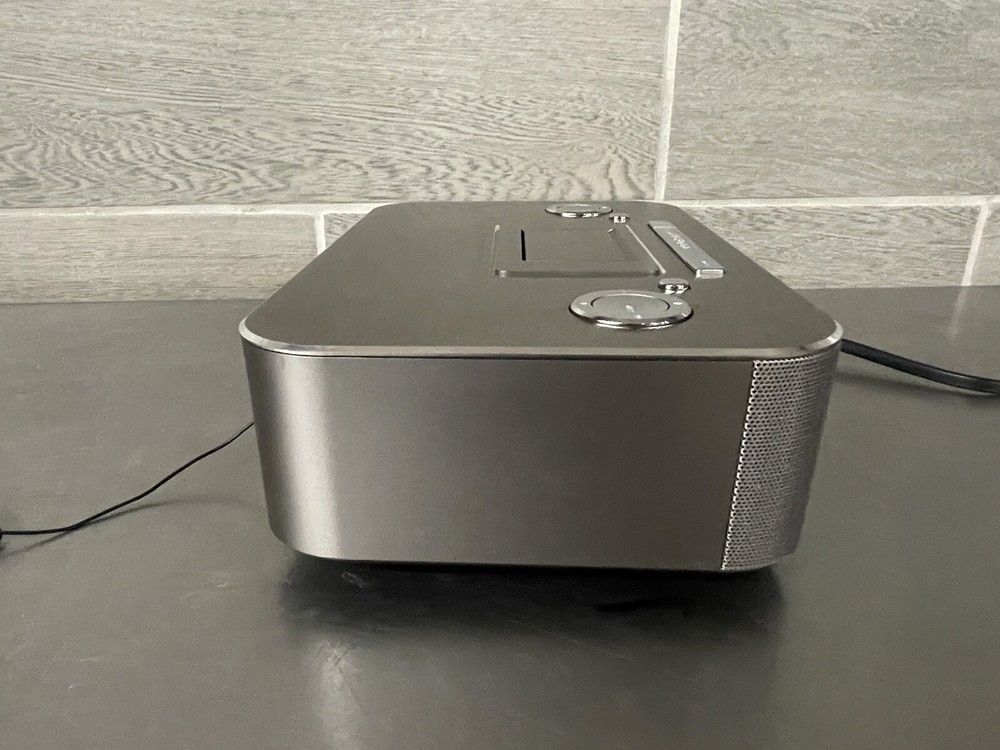 Phillips DC290/37 Docking iPhone 10 Player/Charger Alarm Clock in Box