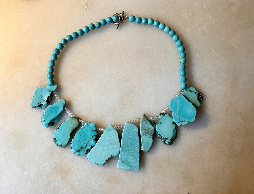 PRETTY TURQUOISE NATIVE AMERICAN SLAB NECKLACE BEADED SILVER CLASP