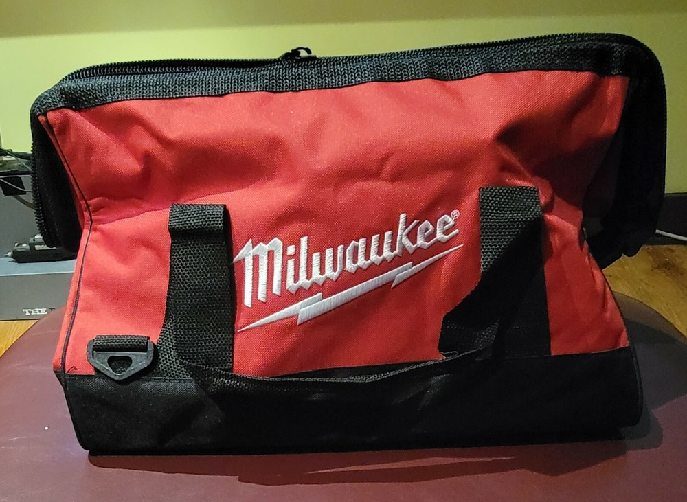 Milwaukee Accessory Kit - Headlamp, Power Source, 360 Level, Puck, Bag, Socket A