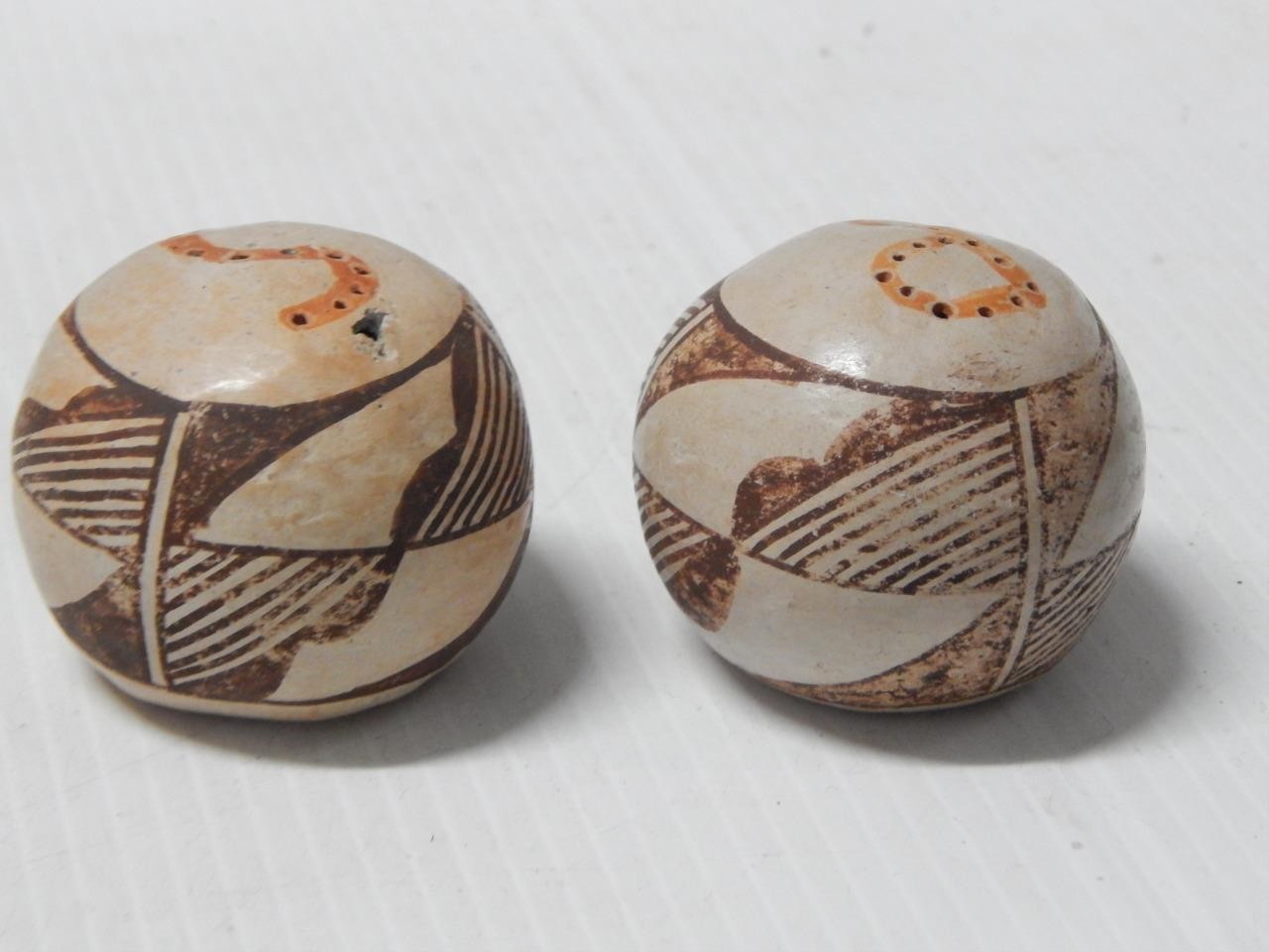 ANTIQUE VINTAGE ACOMA INDIAN POTTERY S & P SHAKERS POT - OLD