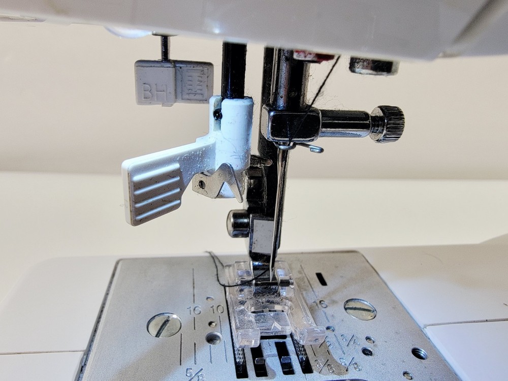 Singer Patchwork 7285 Sewing & Quilting Machine W/ Extension Table - VIDEO