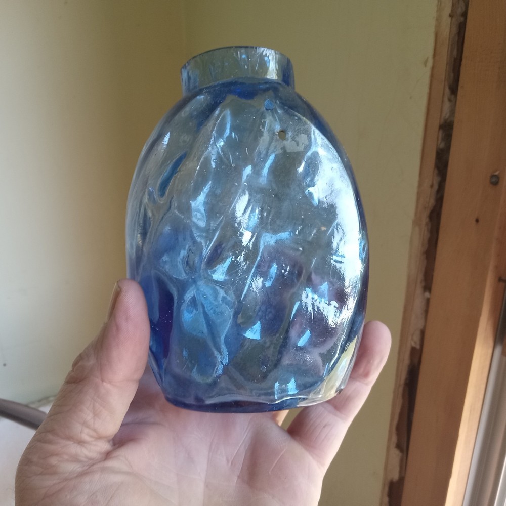 EAGLE EMB PRETTY BLUE DIAMOND OPTIC PATTERN SNUFF BOTTLE