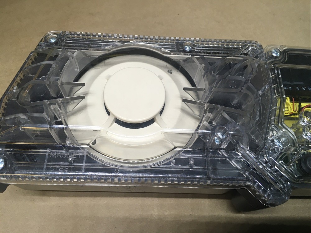 SYSTEM SENSOR D4120 Duct Detector Unit Tested Working