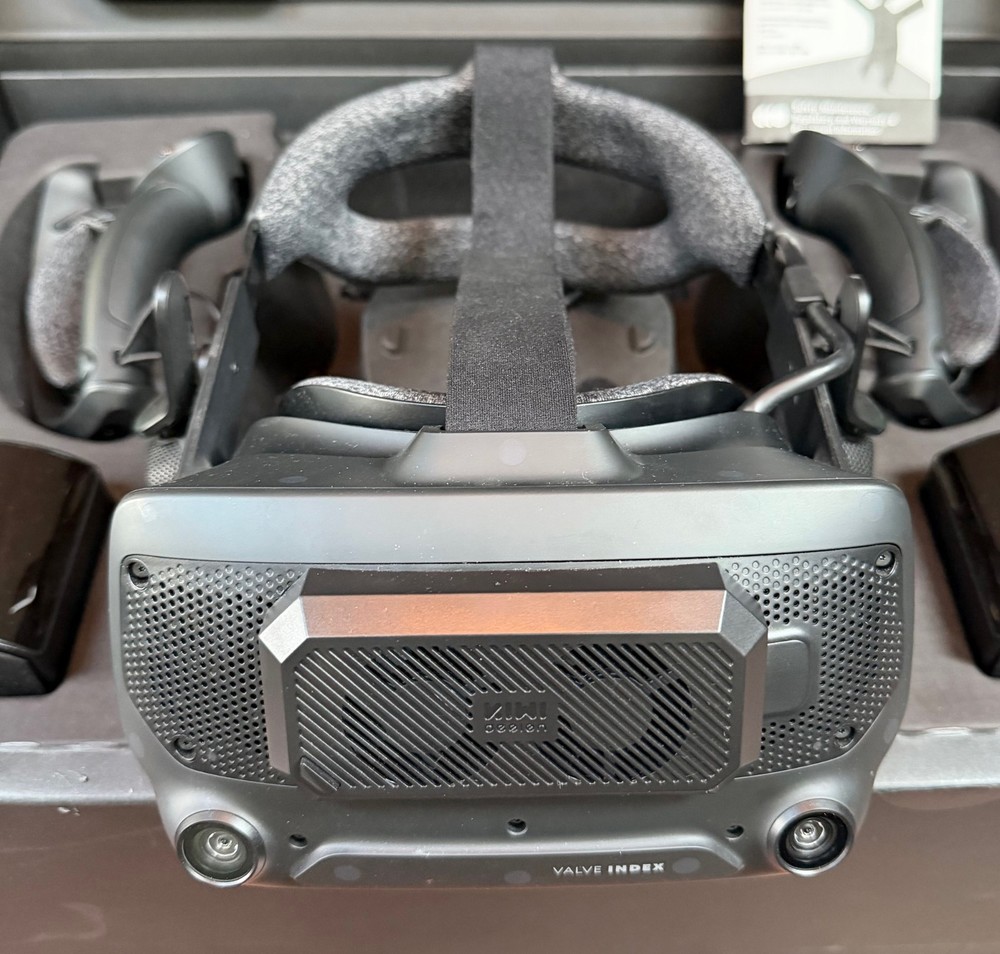 Valve Index 2.0 Full VR Kit, Controllers, and Base Stations (w/ Mounting gear)