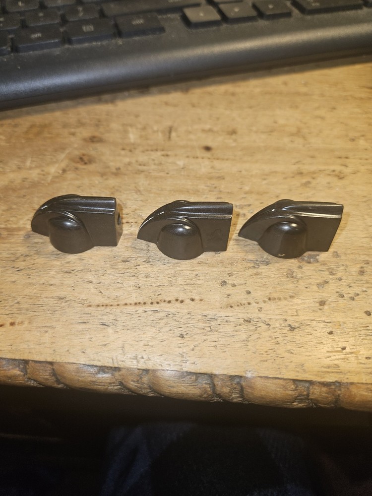 3 VINTAGE GOOD USED DAKA WARE BLACK CHICKEN HEAD POINTER KNOBS TUBE AMP TONE