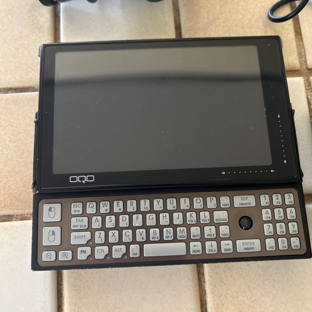 OQO Model 02 UMPC Mini PC – Working with Cables (READ)