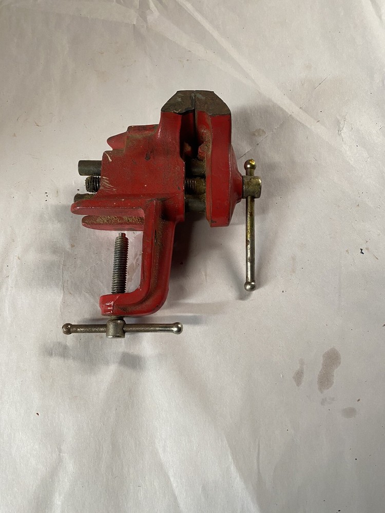 Vintage    2 1/2" Bench  Vise
