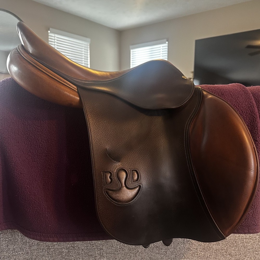 2014 Bruno Delgrange 17” seat, 4A3M, Partition Saddle, Medium Tree
