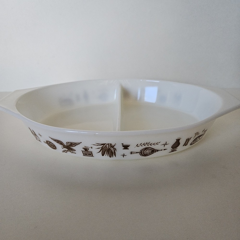 Pyrex Brown White Early American Divided Casserole Baking Dish 1.5 Qt