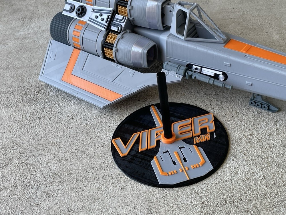 Battlestar Galactica Colonial Viper MK1 3.75" Play Set. Includes Viper, Display