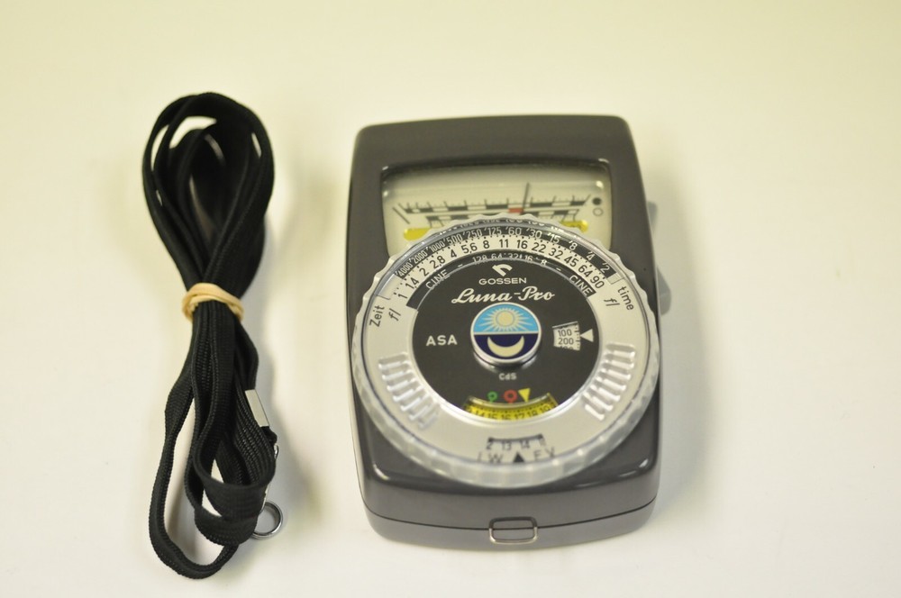 Gossen Luna-Pro light meter with strap. Tested.