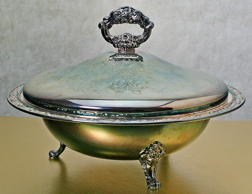 Oneida Silver Plated 3-Footed Round Serving Dish with Engraved Lid
