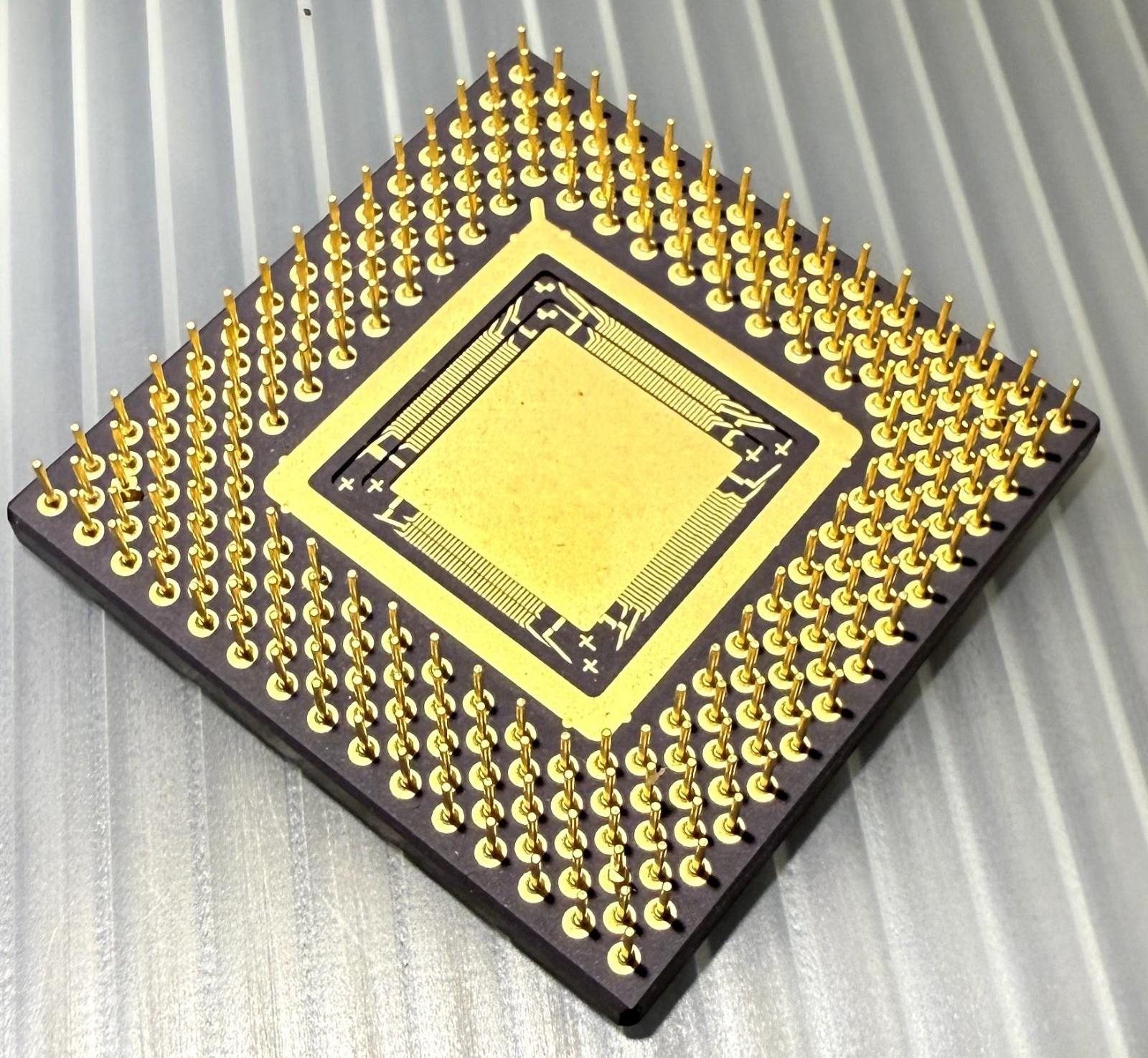 AMD NexGen  Unkownn Ceramic CPU No CAP  Die Wirebond K5 GOLD Collector Item
