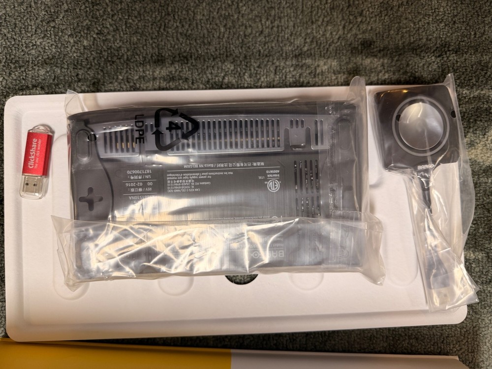 Brand New Barco ClickShare CS-100 Wireless Presentation System Set