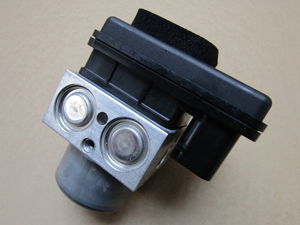Ducati Monster + 937 2022 2,608 miles ABS pump control module (14331)