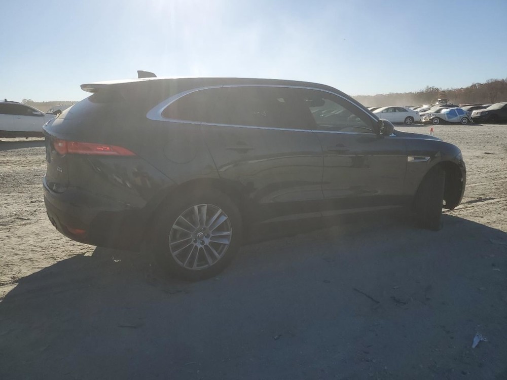 F-PACE 2017 Glove Box 4960752