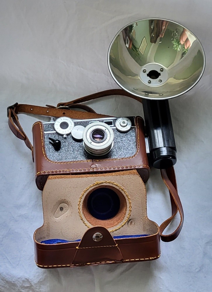 Argus C3 35mm Rangefinder with Case and Flash