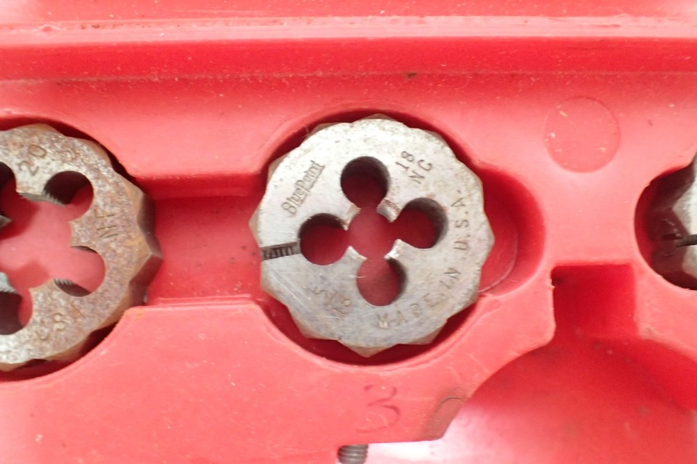 Snap on blue point TD2425 tap and die set (Missing components)