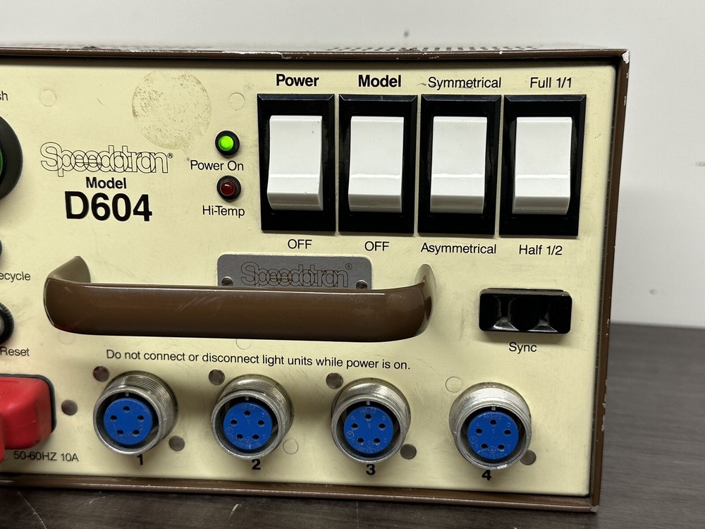 Speedotron D604 Studio Strobe Lighting Power Supply Pack - B71