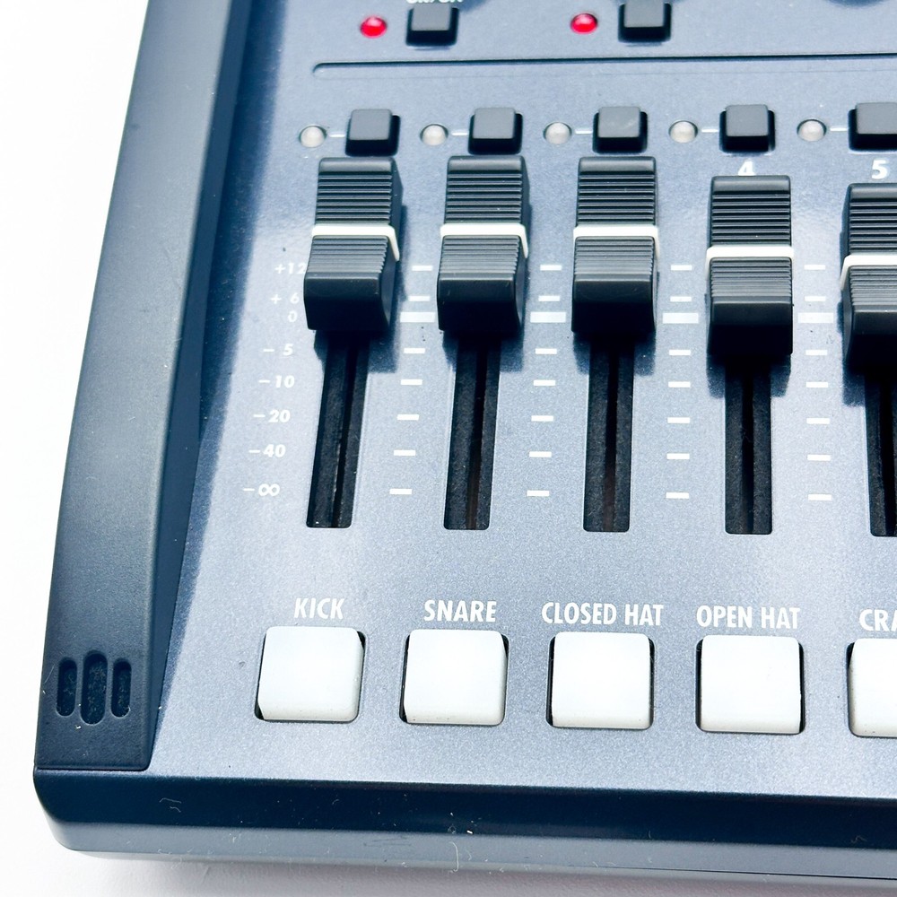 Zoom R8 Multitrack Digital Recorder 8-track MTR Sampler Working Order