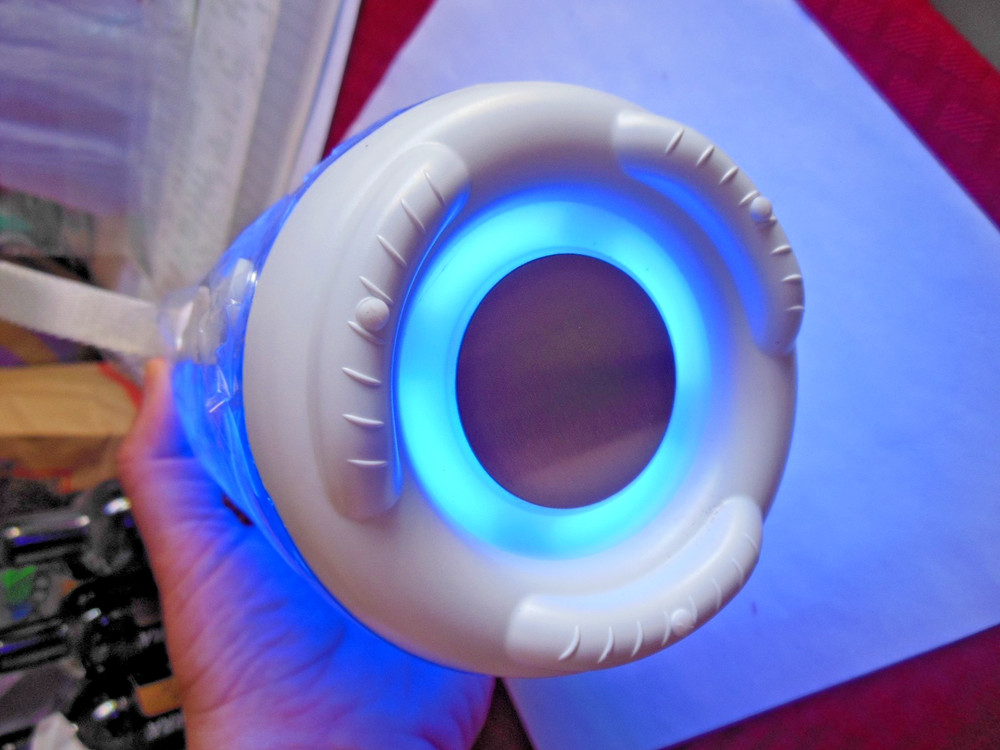 Bluetooth Speaker / * Colored Disco Lights *** Free Shipping