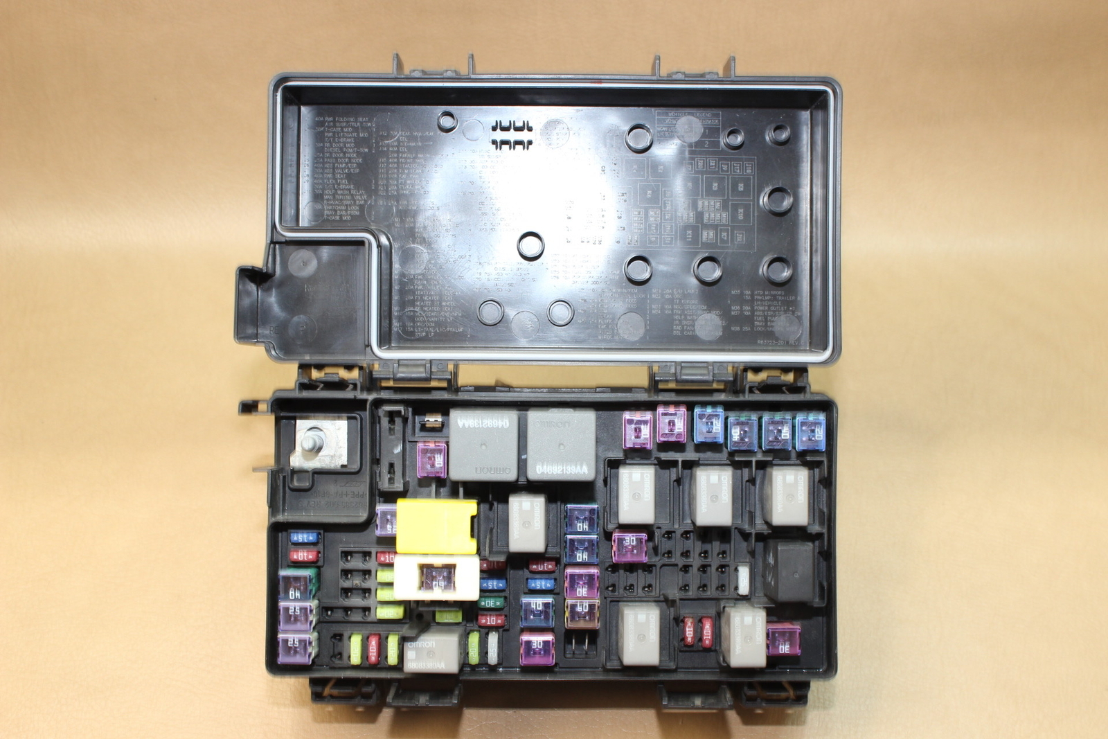 2011 JEEP LIBERTY NITRO TIPM TEMIC INTEGRATED FUSE BOX MODULE 04692331 REBUILT