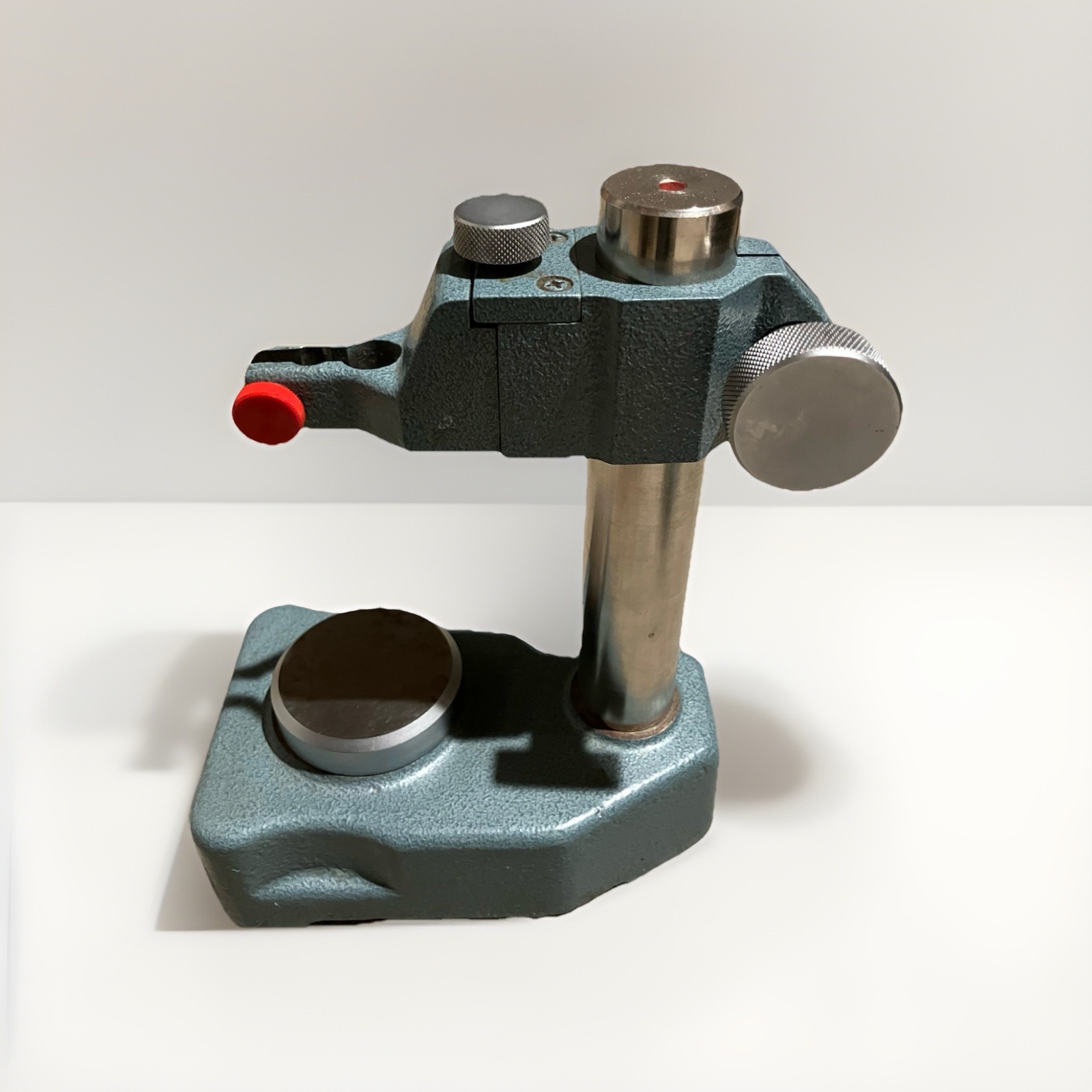 Mitutoyo 7004 Dial Gage Stand w/ Flat Anvil ø30mm Shaft, ø3/8in Stem, 4in Travel