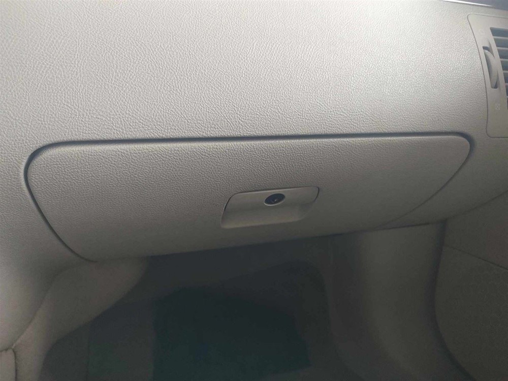 DTS       2007 Glove Box 18726